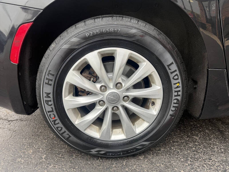 2017 Chrysler Pacifica Touring-L