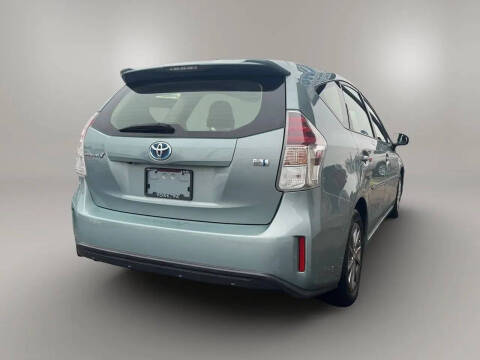 2015 Toyota Prius v Five
