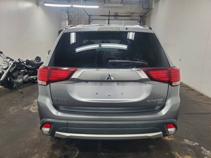 2016 Mitsubishi Outlander SE