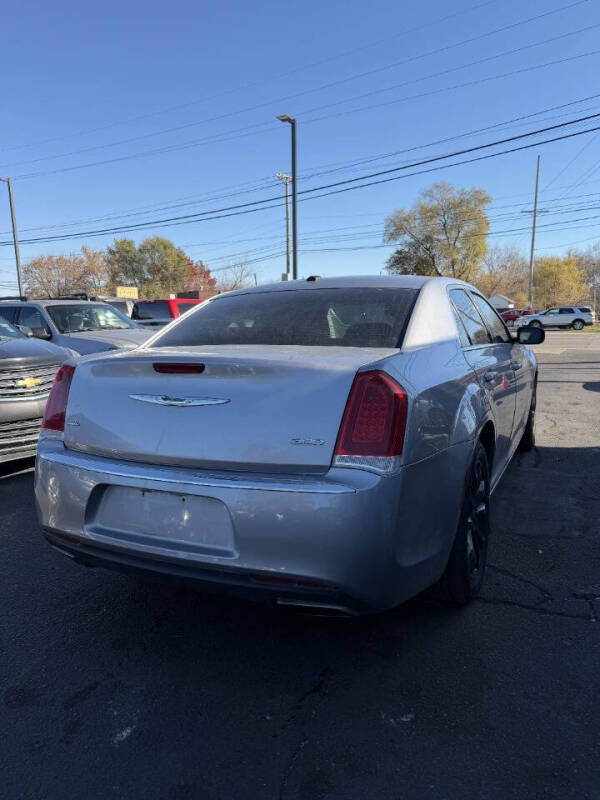 2016 Chrysler 300 Limited