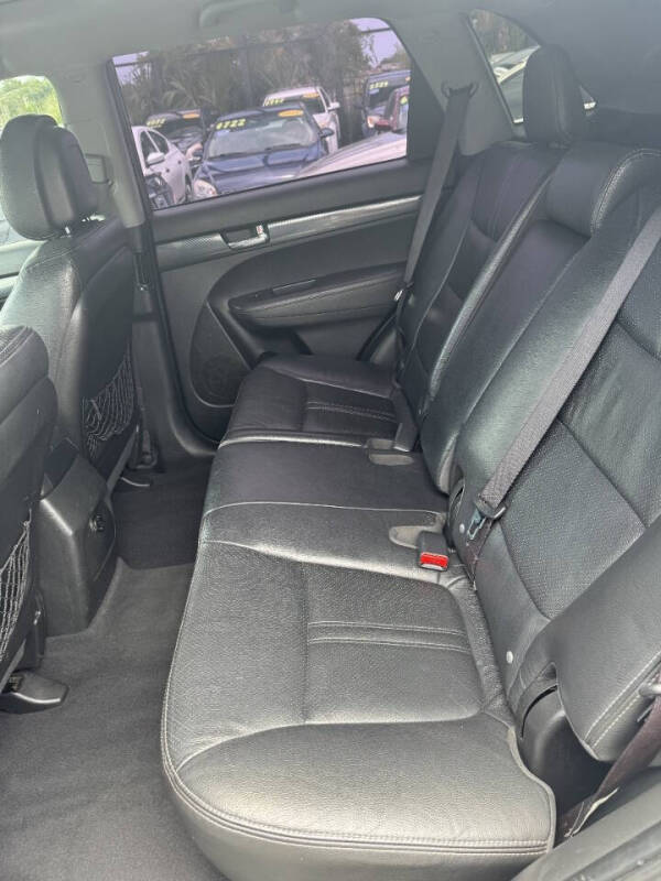 2011 Kia Sorento SX