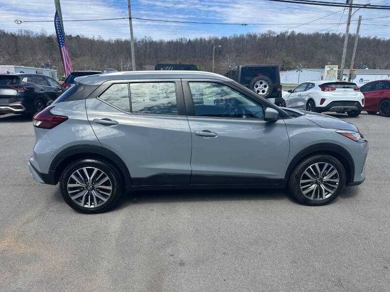 2022 Nissan Kicks SV