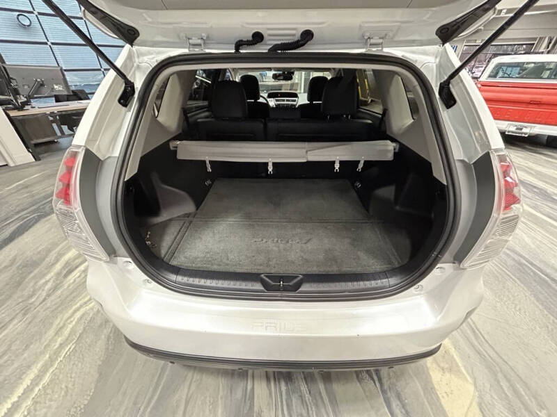 2016 Toyota Prius v Five