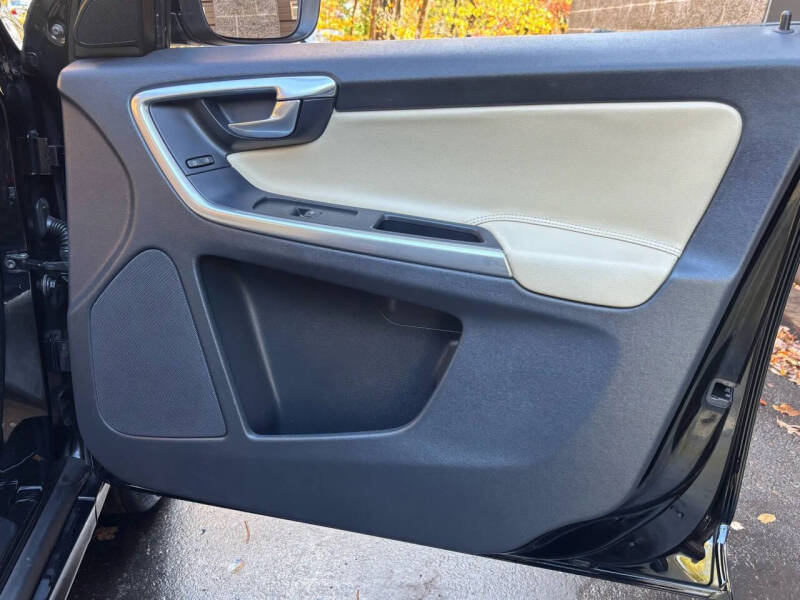 2016 Volvo XC60 T6 Drive-E