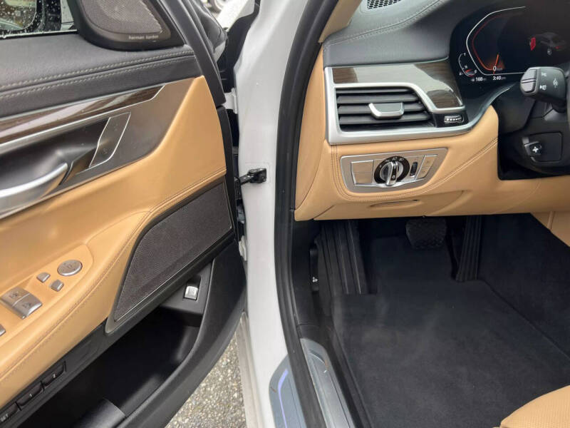 2022 BMW 7 Series 740i