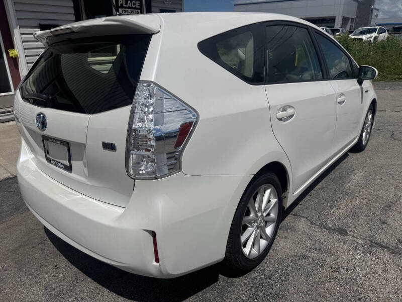 2012 Toyota Prius v Five