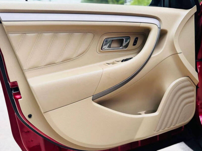 2015 Ford Taurus SEL