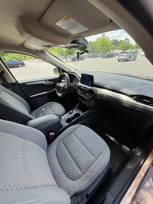 2020 Ford Escape SE