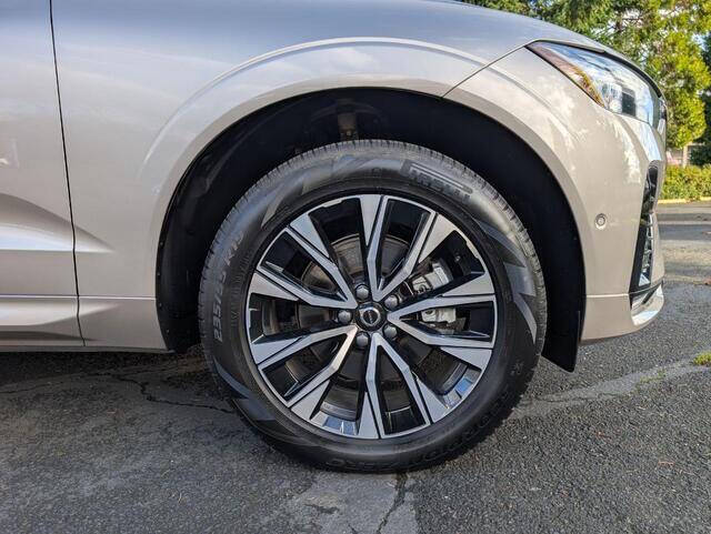 2025 Volvo XC60 B5 Plus Dark Theme