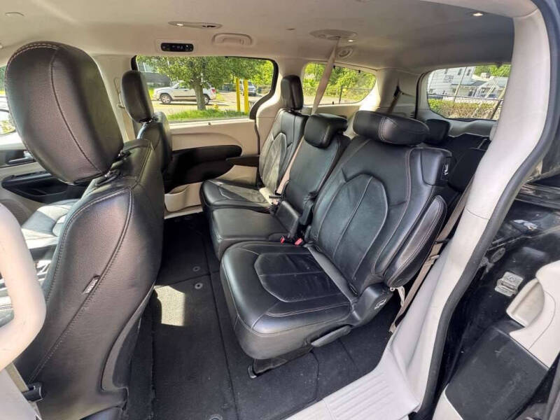2017 Chrysler Pacifica Touring-L