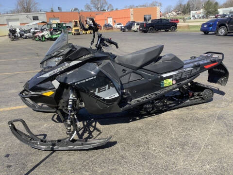 2019 Ski-Doo Renegade® Adrenaline 850