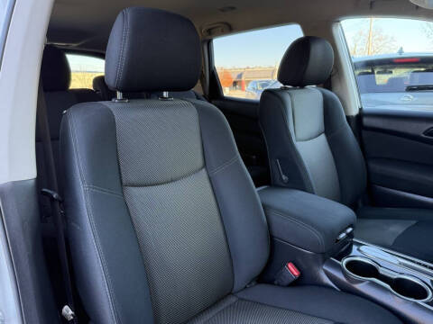 2017 Nissan Pathfinder SV