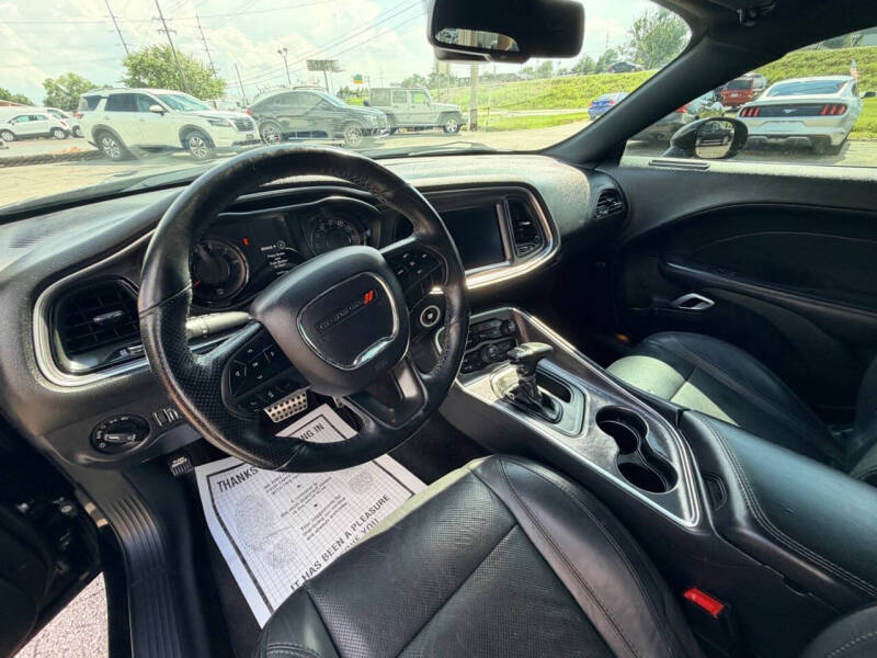 2017 Dodge Challenger SXT Plus