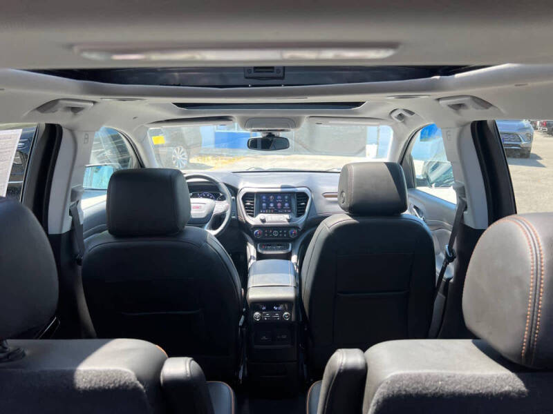 2023 GMC Acadia AT4