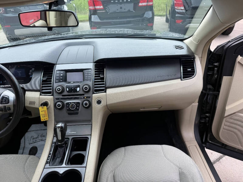 2016 Ford Taurus SE