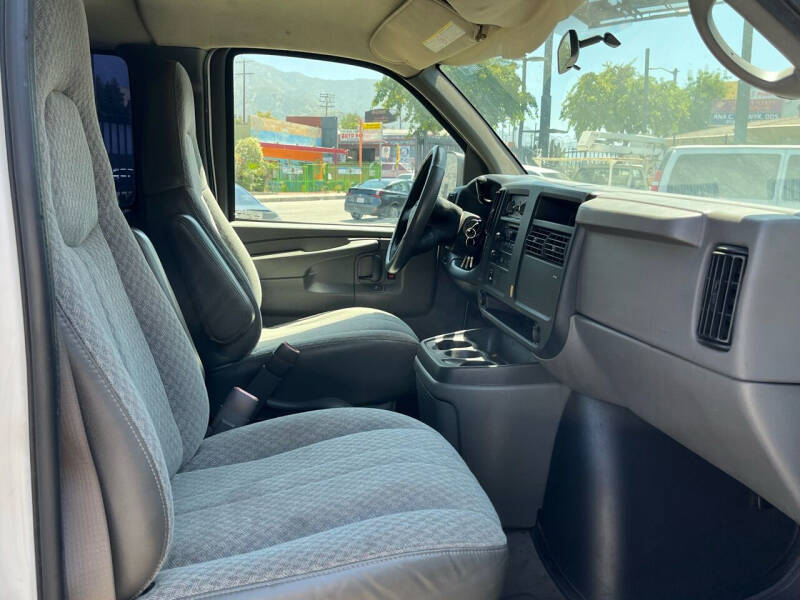 2006 GMC Savana LS 2500