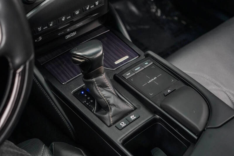 2020 Lexus ES 300h Ultra Luxury