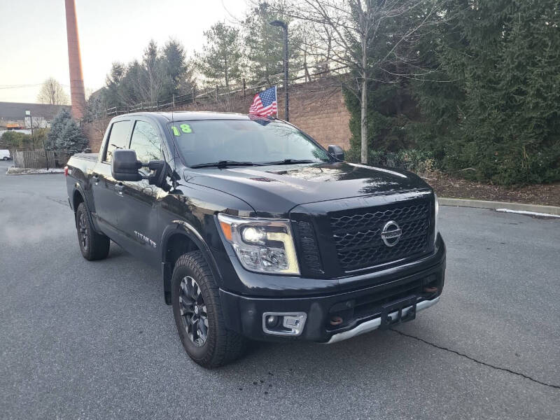 2018 Nissan Titan PRO-4X's photo