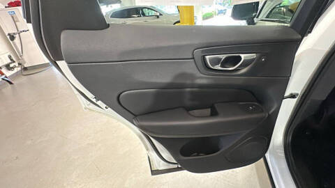2024 Volvo XC60 B5 Core Dark Theme