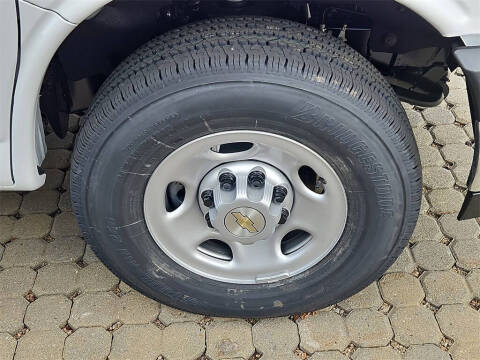 2025 Chevrolet Express 2500