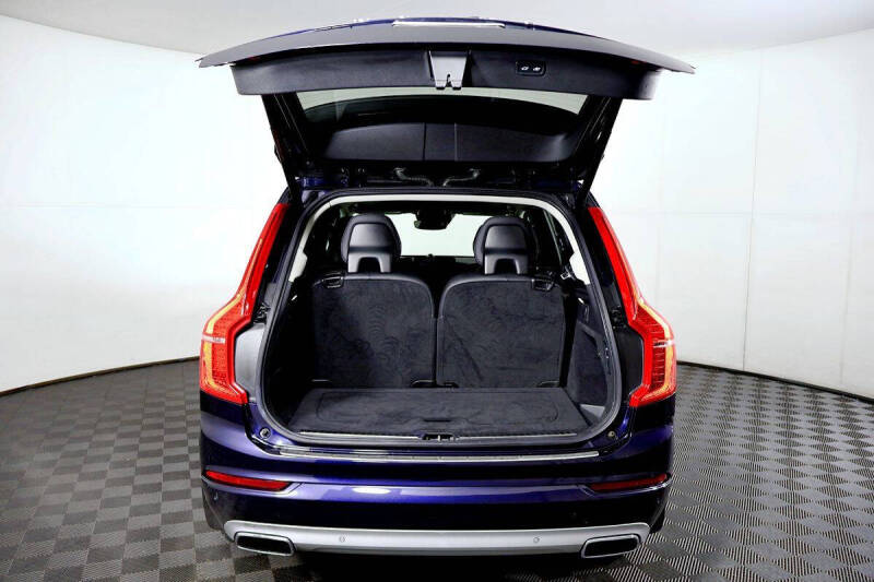 2017 Volvo XC90 T6 Momentum
