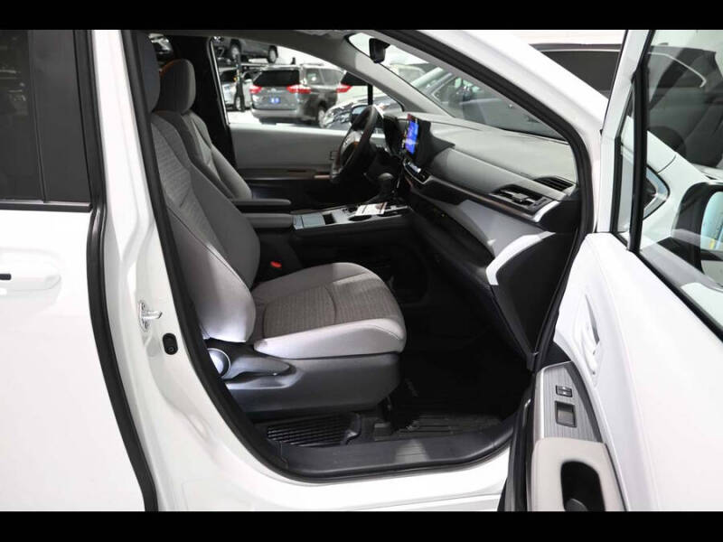 2026 Toyota Sienna LE 8-Passenger