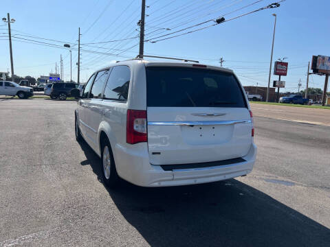 2011 Chrysler Town and Country Touring