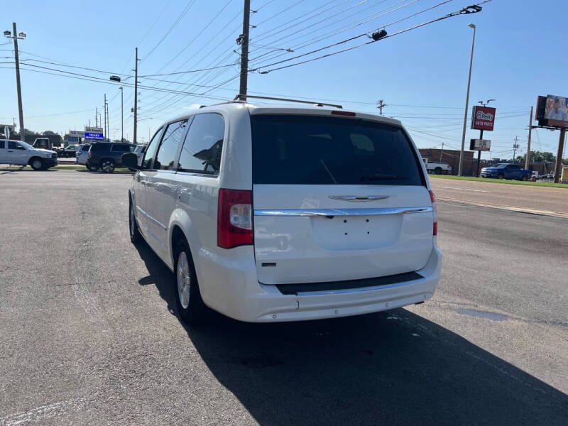 2011 Chrysler Town and Country Touring