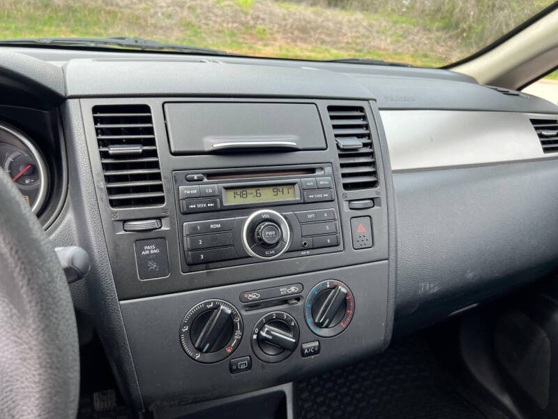 2011 Nissan Versa 1.8 SL