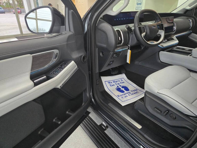 2025 Ford Expedition Platinum