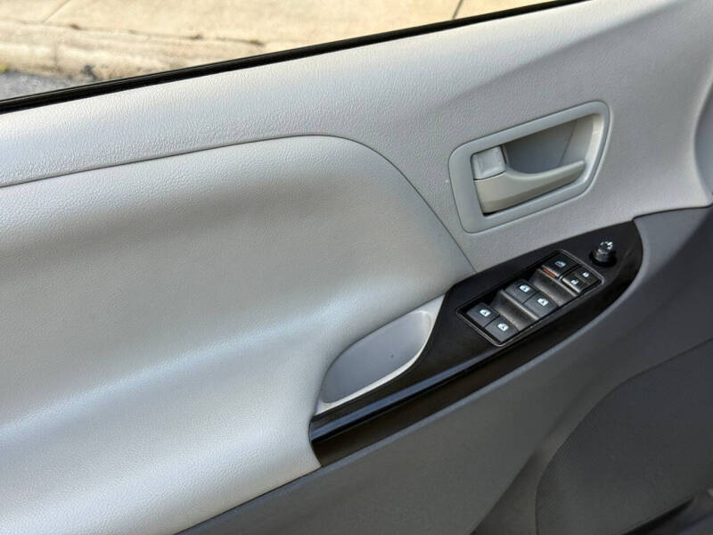 2017 Toyota Sienna L 7-Passenger