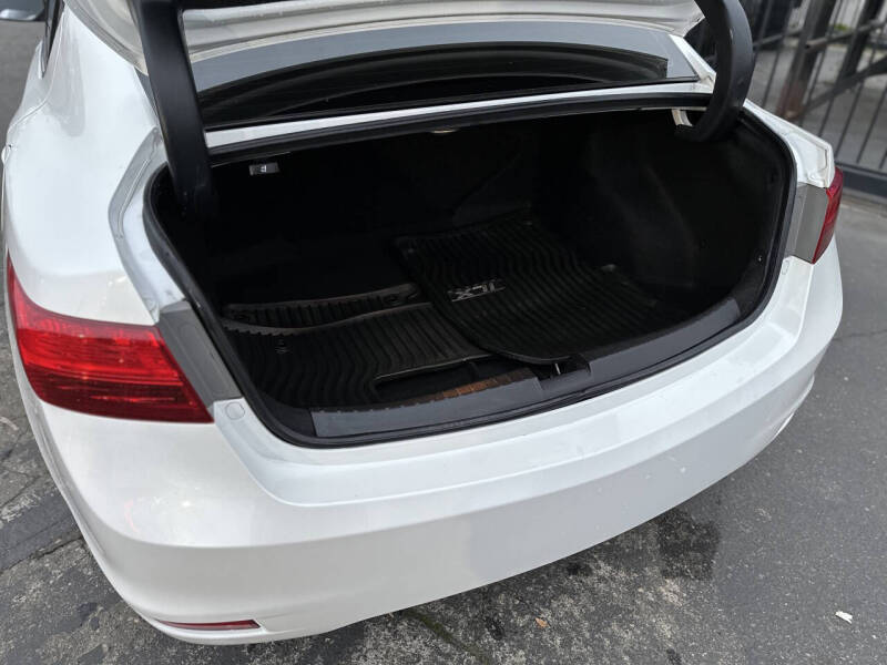 2013 Acura ILX 2.0L w/Premium