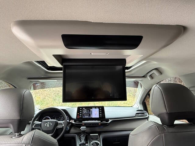 2023 Toyota Sienna Limited 7-Passenger