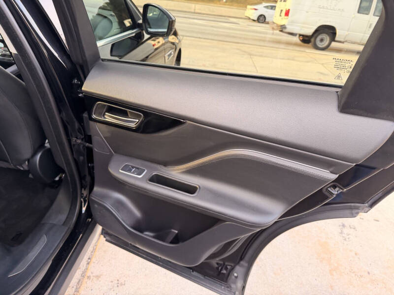 2019 Jaguar F-PACE 25t Premium