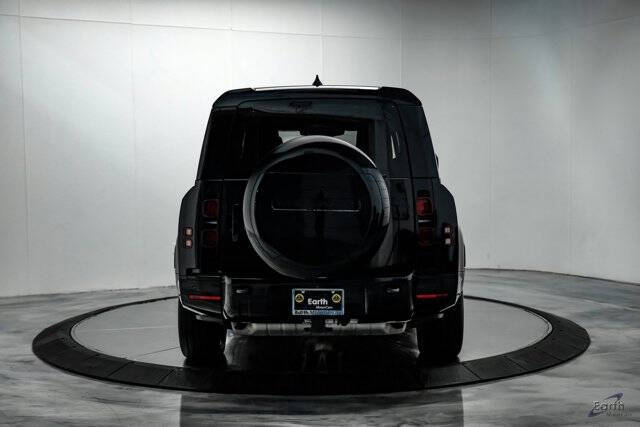 2024 Land Rover Defender 130 P400 X-Dynamic SE