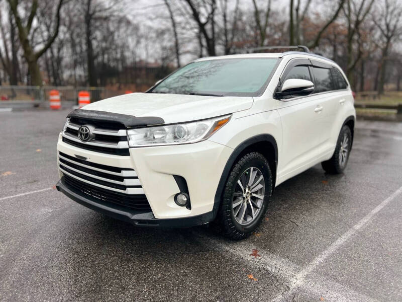 Toyota Highlander's photo