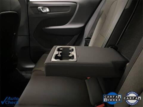 2025 Volvo XC40 B5 Core Bright Theme