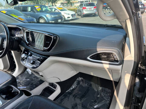 2021 Chrysler Pacifica Touring L