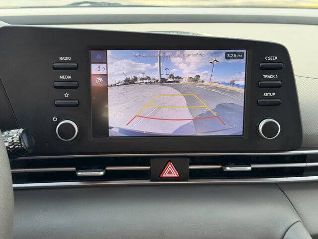 2024 Hyundai Elantra SE