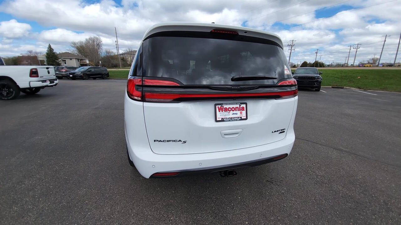 2024 Chrysler Pacifica for sale at Victoria Auto Sales in Victoria, MN