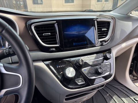 2017 Chrysler Pacifica Touring-L