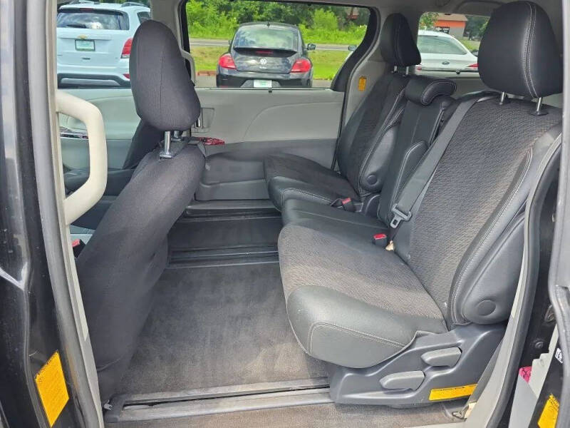 2014 Toyota Sienna SE 8-Passenger