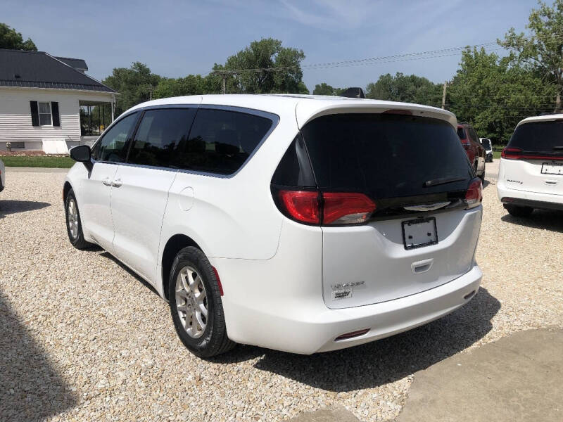 2023 Chrysler Voyager LX