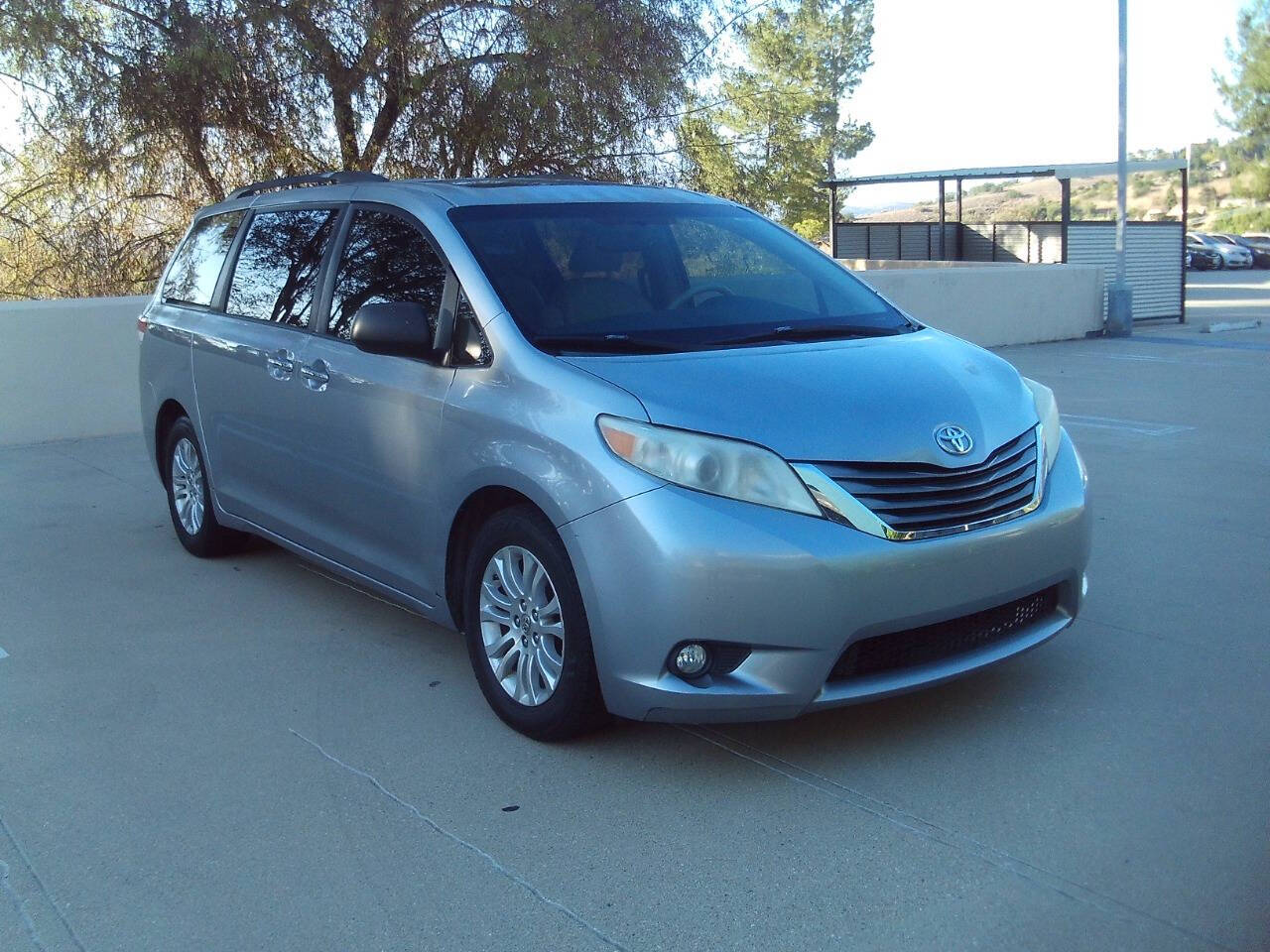 Silver 2012 Toyota Sienna XLE 8-Passenger XLE 8-Passenger 4dr Mini-Van 2