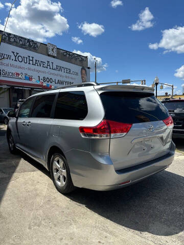 2011 Toyota Sienna LE 8-Passenger