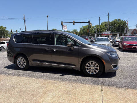 2017 Chrysler Pacifica Touring-L