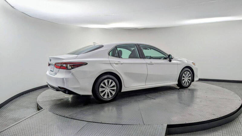 2024 Toyota Camry Hybrid LE