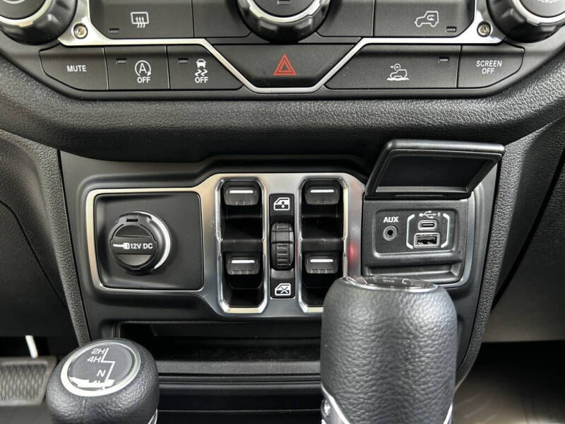 2025 Jeep Gladiator Sport