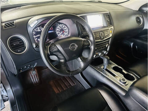 2020 Nissan Pathfinder SL