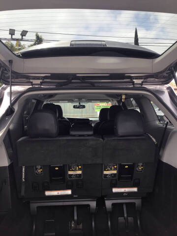 2016 Toyota Sienna SE Premium 8-Passenger